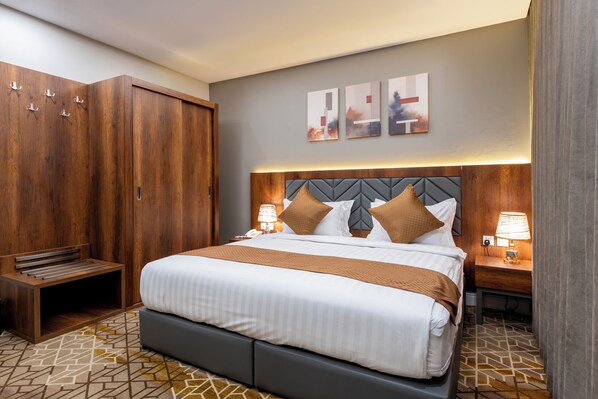 In-room safe, laptop workspace, blackout drapes, soundproofing - Armada Residence Hotel Apartments (Taif)