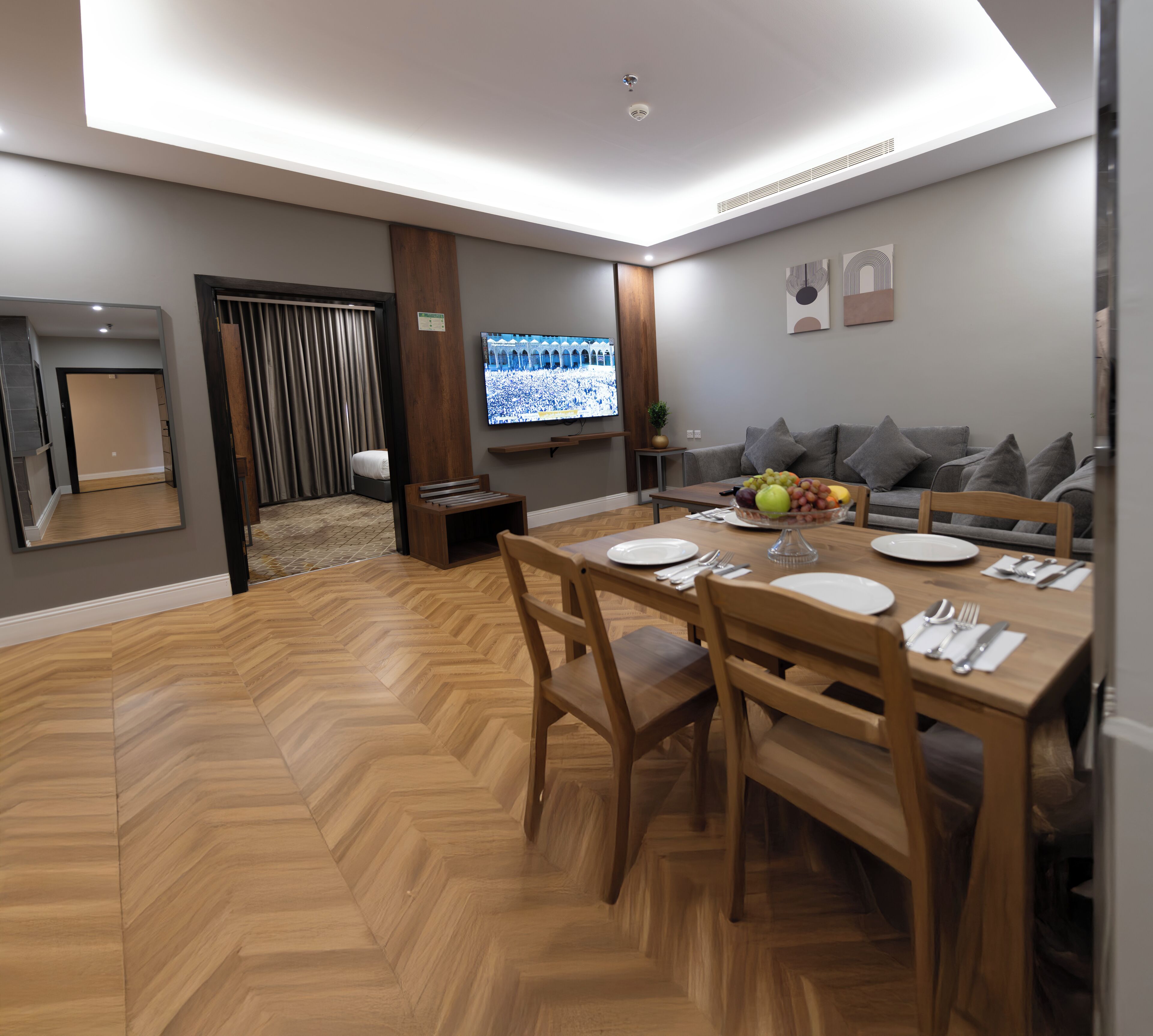 65–tuumainen äly-TV, jossa digitaalikanavat