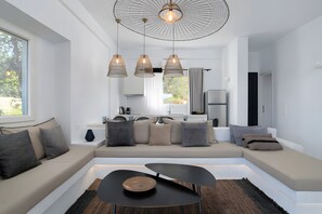 TV - Edem Garden Suite Country House with Sea View, Wi-Fi and Air Conditioning (Άνδρος)