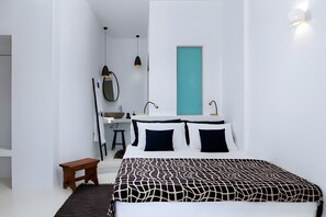 Tabla de planchar con plancha, wifi y ropa de cama 