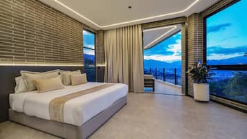 Escritorio, tabla de planchar con plancha, wifi y ropa de cama