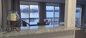 Cozy 1-bedroom lakefront cottage on beautiful Lake Mahopac. Come enjoy!