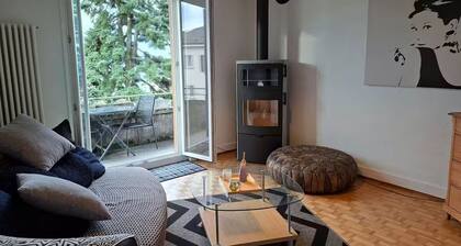 Bright 4-bedroom with Lake and Alpine Views