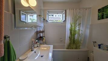 SĂšche-cheveux, serviettes fournies, savon, papier toilette