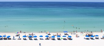 Beachfront front Condo with Stunning Views & Last Minute July booking discounts.