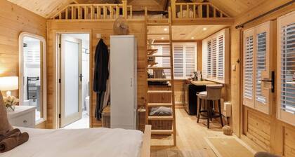 Cosy Alpine Lodge in Claygate