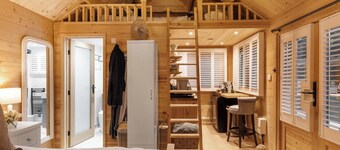 Cosy Alpine Lodge in Claygate