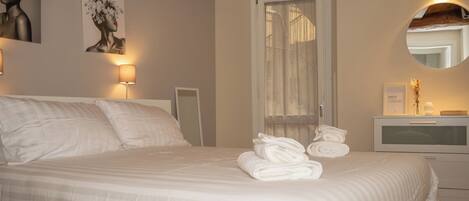 Internet, bed sheets