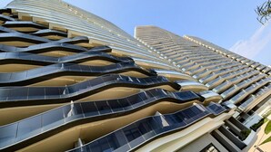 A modern building with curved balconies and large windows. - SUNSET SAILORS magic apartment (Benidorm)