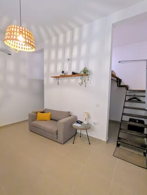 TV, books - Modern Gozo Flat w/ Kitchen, Workspace & AC (In-Nadur)