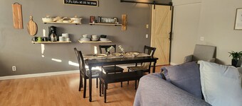 Cozy 1-bedroom pet friendly condo sleeps 6 with private balcony, Wi-Fi, laundry