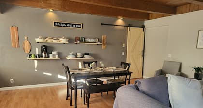 Cozy 1-bedroom pet friendly condo sleeps 6 with private balcony, Wi-Fi, laundry