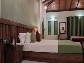 Deluxe Room, Multiple Beds, Patio, River View - River Shades Hotel (Hikkaduwa)