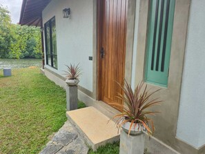 Habitación doble Deluxe, patio, vista al lago | Terraza o patio