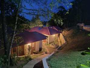 Front of property - evening/night - River Shades Hotel (Hikkaduwa)