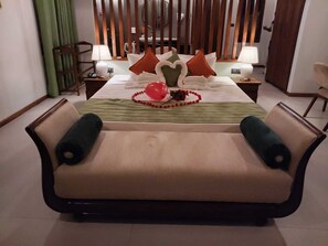 Camera Superior, patio, vista fiume | Minibar, con arredamento individuale, una scrivania, postazione laptop