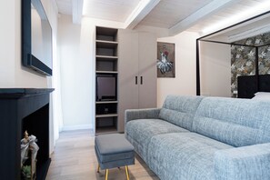 Habitación cuádruple Deluxe | Área de sala de estar