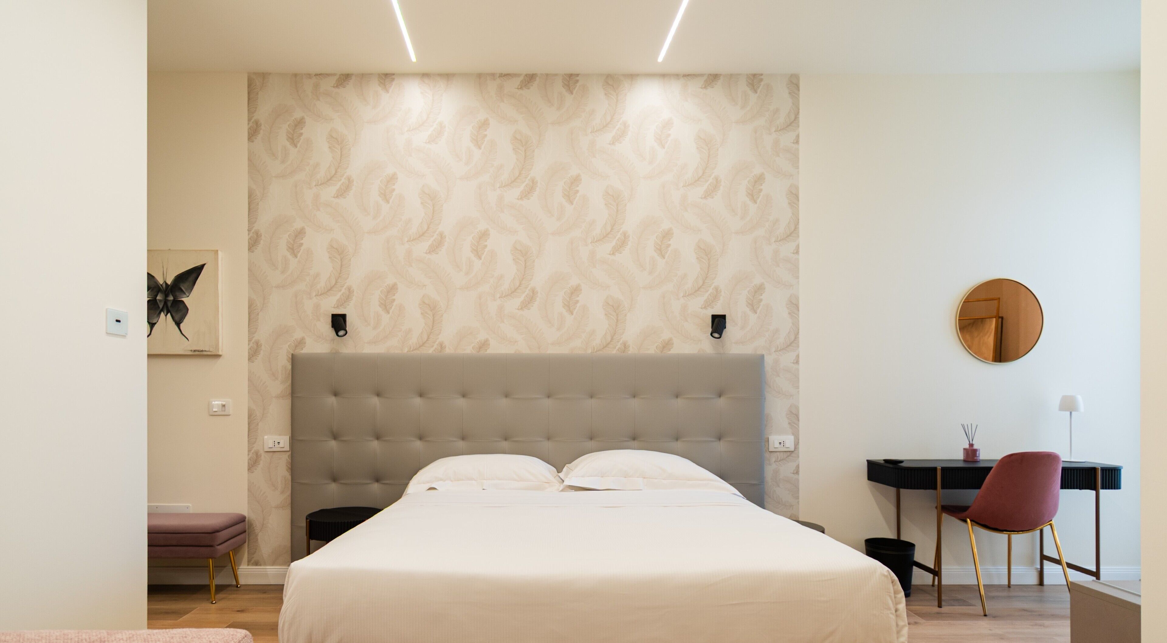 Habitación cuádruple superior | Caja de seguridad en la habitación y escritorio 