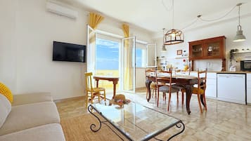 Apartment, Meerblick | Wohnbereich