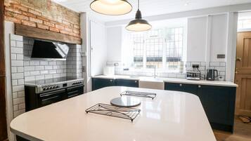 Dishwasher, cookware/dishes/utensils