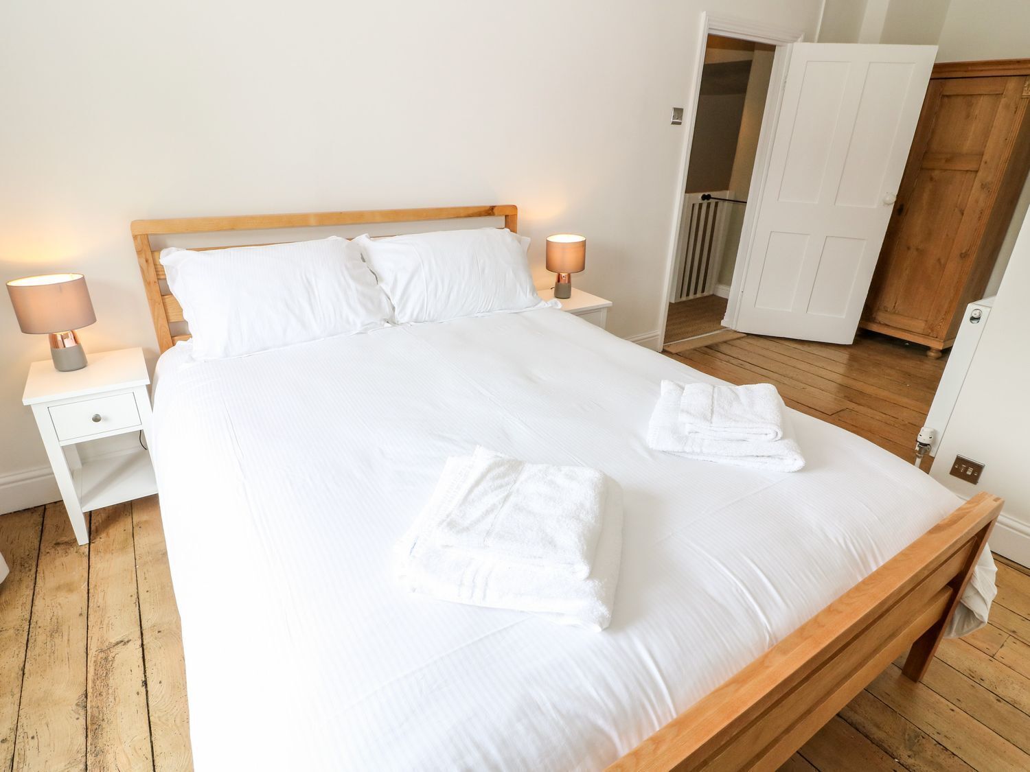 5 bedrooms, individually decorated, individually furnished, free WiFi