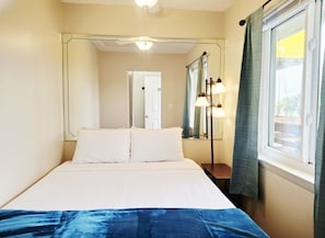 Free WiFi, bed sheets - Sun Harbor Sands - Sleeps 4 - 1 Bedroom Condo - Balcony with Waterfront View (Panama City)