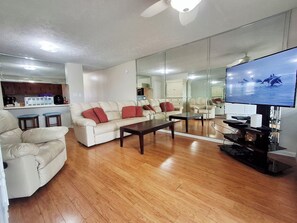 Interior - Sun Harbor Sands - Sleeps 4 - 1 Bedroom Condo - Balcony with Waterfront View (Panama City)