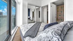 Unclassified image, 3 of 34, button - Aurelien Toronto (Toronto)