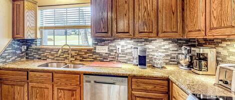 Frigorífic, microones, placa de cuina i rentaplats