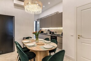 Dining - Luxury Family Home Quirinale (Roma)