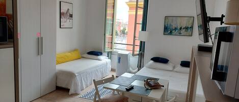 Iron/ironing board, WiFi, bed sheets