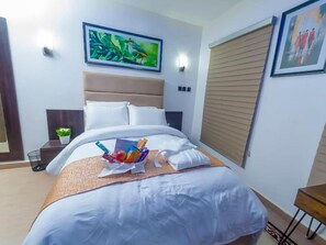 Desk, laptop workspace, free WiFi - Morgan Hill Residence (Abuja)