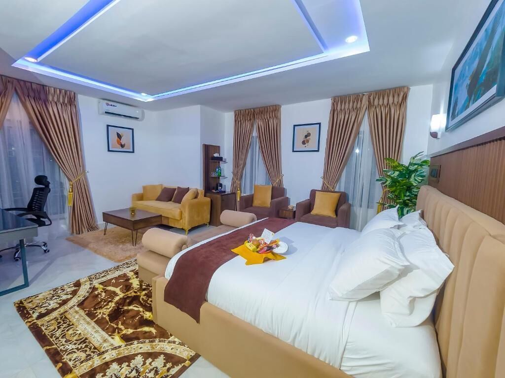 Escritorio, espacio para trabajar con un portátil, wifi gratis