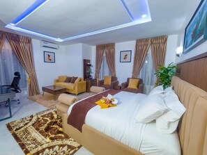 Desk, laptop workspace, free WiFi - Morgan Hill Residence (Abuja)