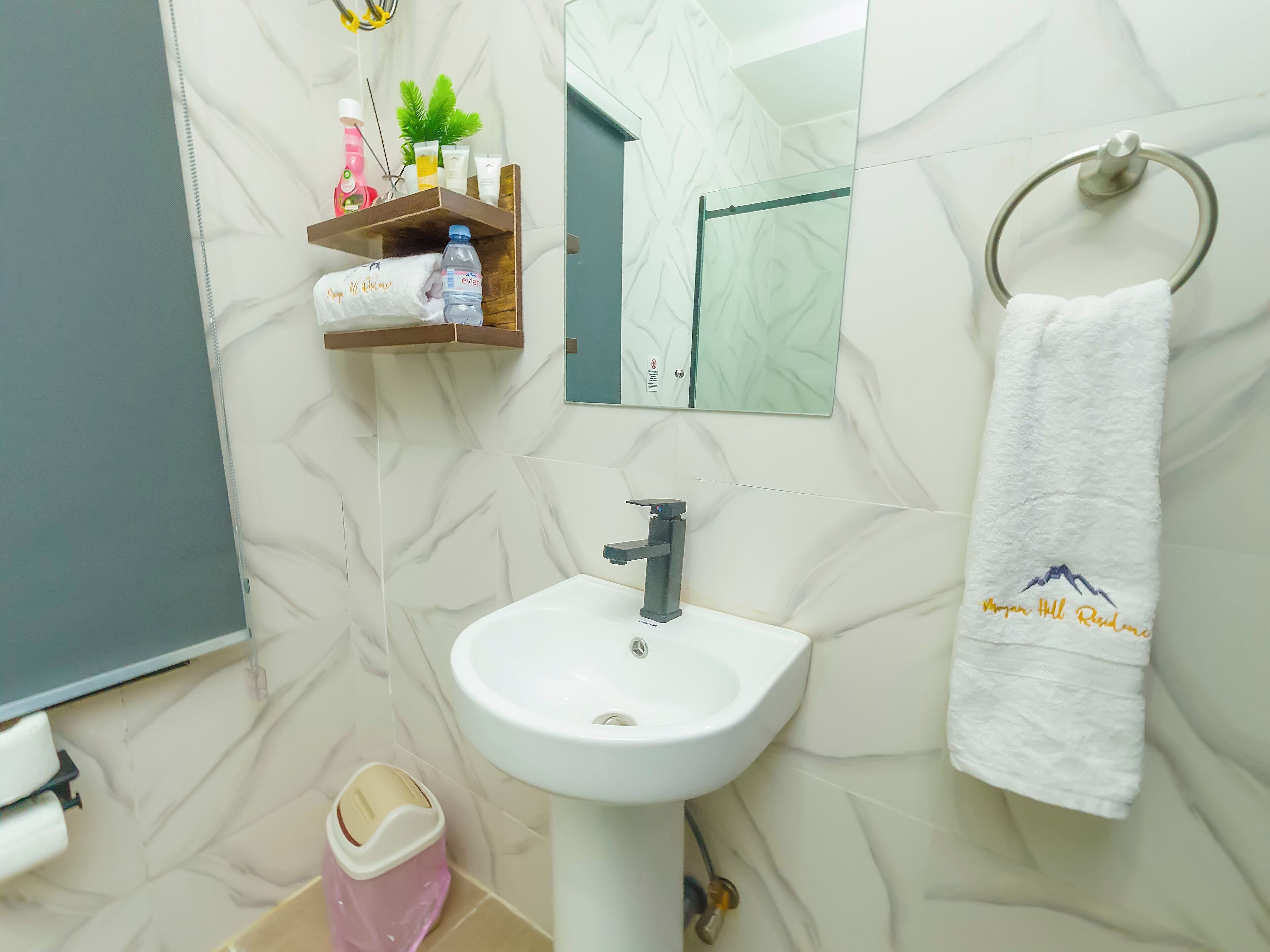 Pyyhkeet, saippua, sampoo, vessapaperi