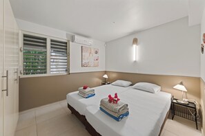 In-room safe, iron/ironing board, travel cot, free WiFi - Apartment Kas Bon Bida at Marbella Estate (Willemstad)