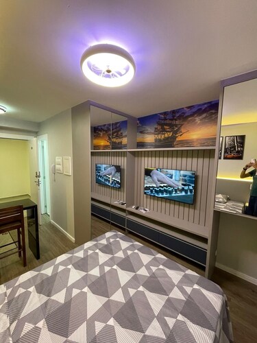 Studio with swimming pool near to the Malls.