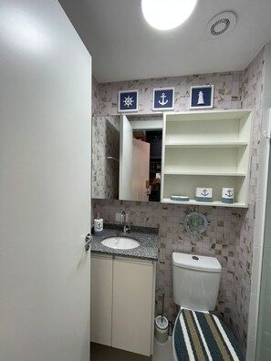 Hårtørrer, håndklæder, Sæbe, Toiletpapir