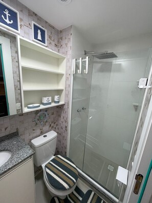 Hårtørrer, håndklæder, Sæbe, Toiletpapir