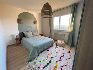 Room - Apartment with a view in Annecy! (Annecy)