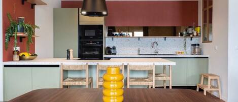 Fridge, microwave, oven, dishwasher