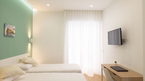 In-room safe, desk, laptop workspace, iron/ironing board - Bed&Breakfast De Lorenzo 22 (Naples)