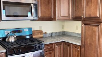 Micro-ondes, four, plaque de cuisson, lave-vaisselle