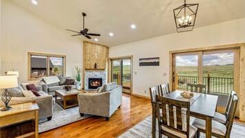 Télévision, cheminée