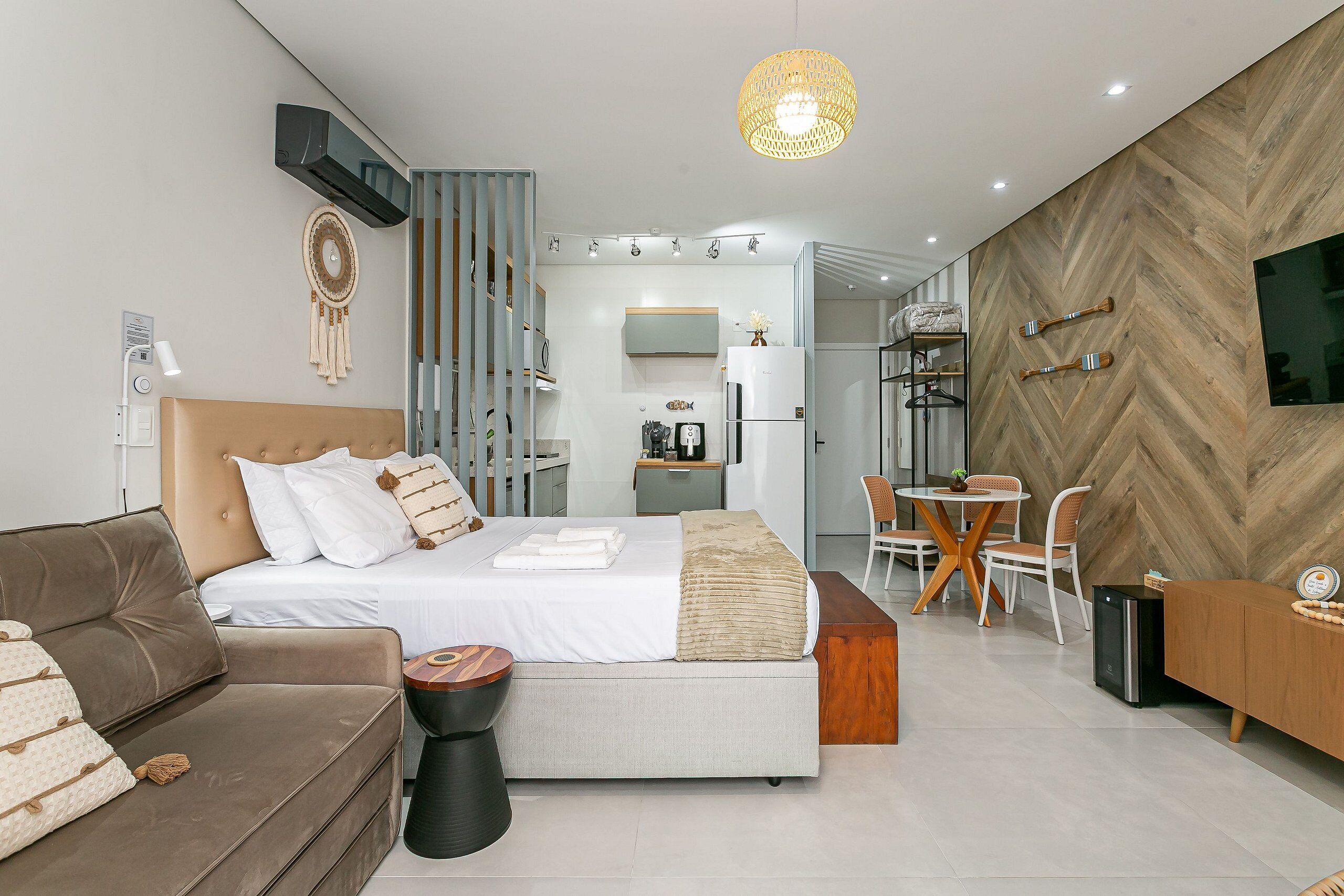 Ferros/tábuas de passar roupa, acesso à internet, roupa de cama