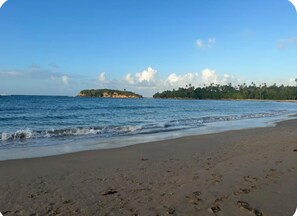 Beach - Spacious Family-Friendly Getaway Near Cerro Gordo Beach comfortable home, (Vega Alta)