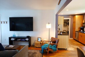 TV - 3BR 2BA, Modern Deck w/ Firepit, Near Beach, Nipoma (San Diego)