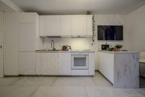 Fridge, microwave, dishwasher - GuestHost - Modern studio apartment ideal for relaxing after a day exploring Milan and its surroundings. It has 3 comfortable beds, a spacious shower and a bathtub perfect for relaxing. Centrally located, close to shops, restaurants and the underground.  (Cernusco sul Naviglio)