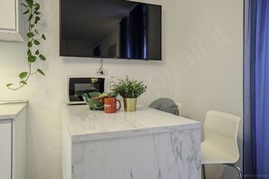 Interior - GuestHost - Modern studio apartment ideal for relaxing after a day exploring Milan and its surroundings. It has 3 comfortable beds, a spacious shower and a bathtub perfect for relaxing. Centrally located, close to shops, restaurants and the underground.  (Cernusco sul Naviglio)