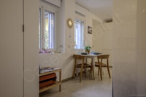 Dining - GuestHost - Modern studio apartment ideal for relaxing after a day exploring Milan and its surroundings. It has 3 comfortable beds, a spacious shower and a bathtub perfect for relaxing. Centrally located, close to shops, restaurants and the underground.  (Cernusco sul Naviglio)